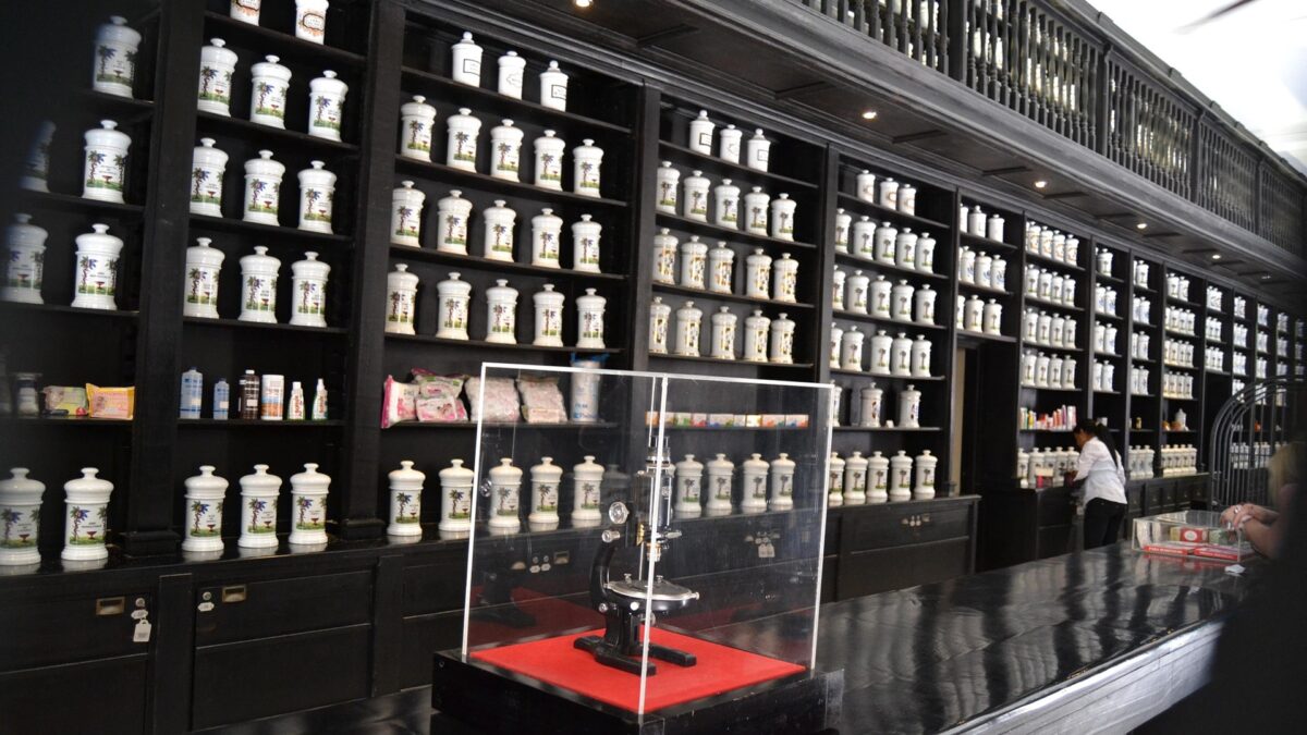 Şişli Eczane İç Mimarlık